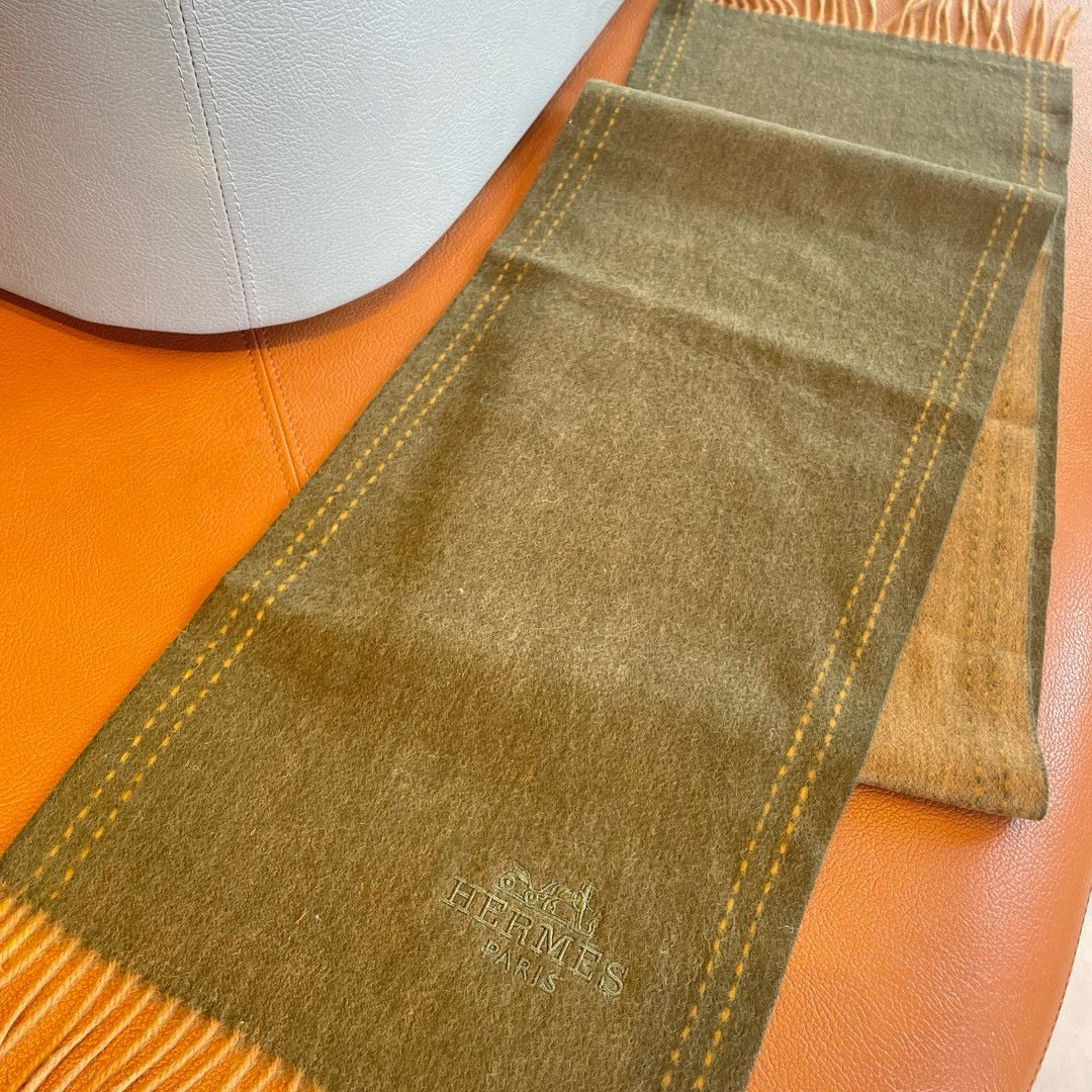 UNIE BRODEE GM MUFFLER IN OLIVE GREEN CASHMERE