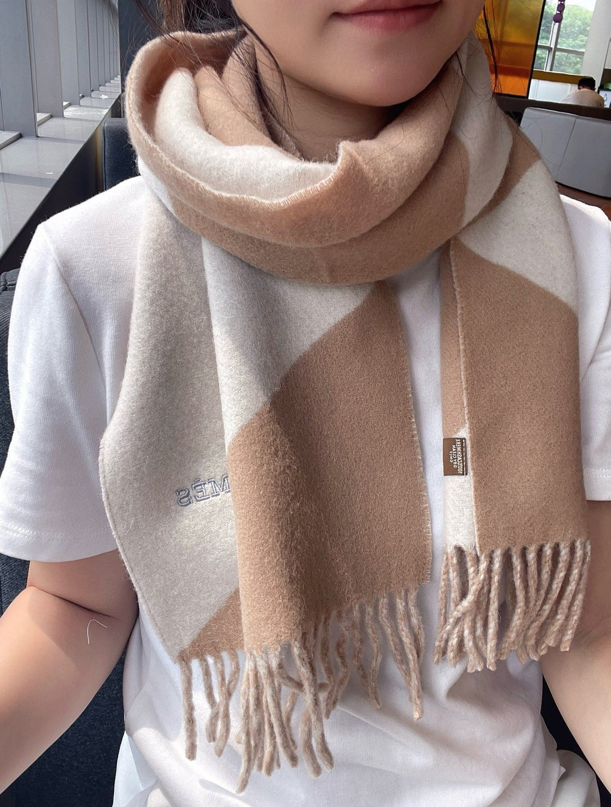Geometric Scarf 151 CM IN Beige White Cashmere