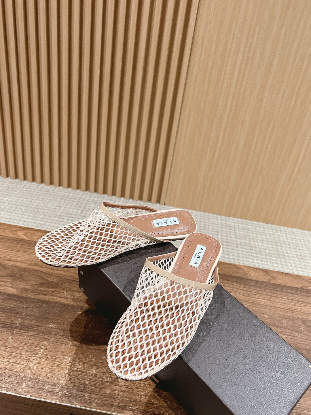 flat mule fishnet beige lambskin