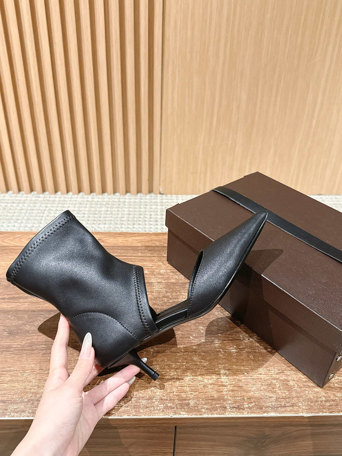 ALAIA ankle boots black leather 386022