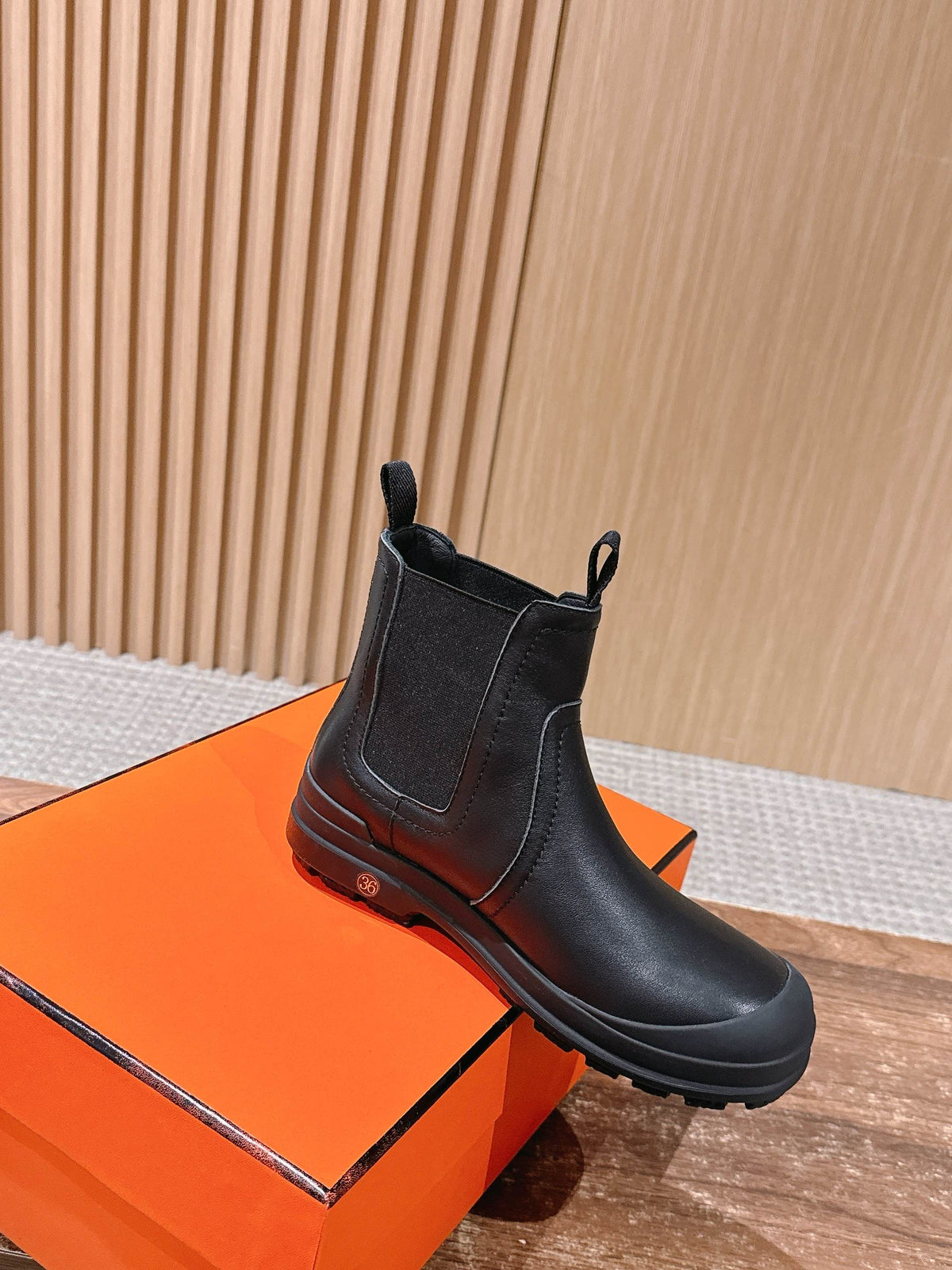 HM 25  Chelsea Ankle Boots Black Sheepskin 512548