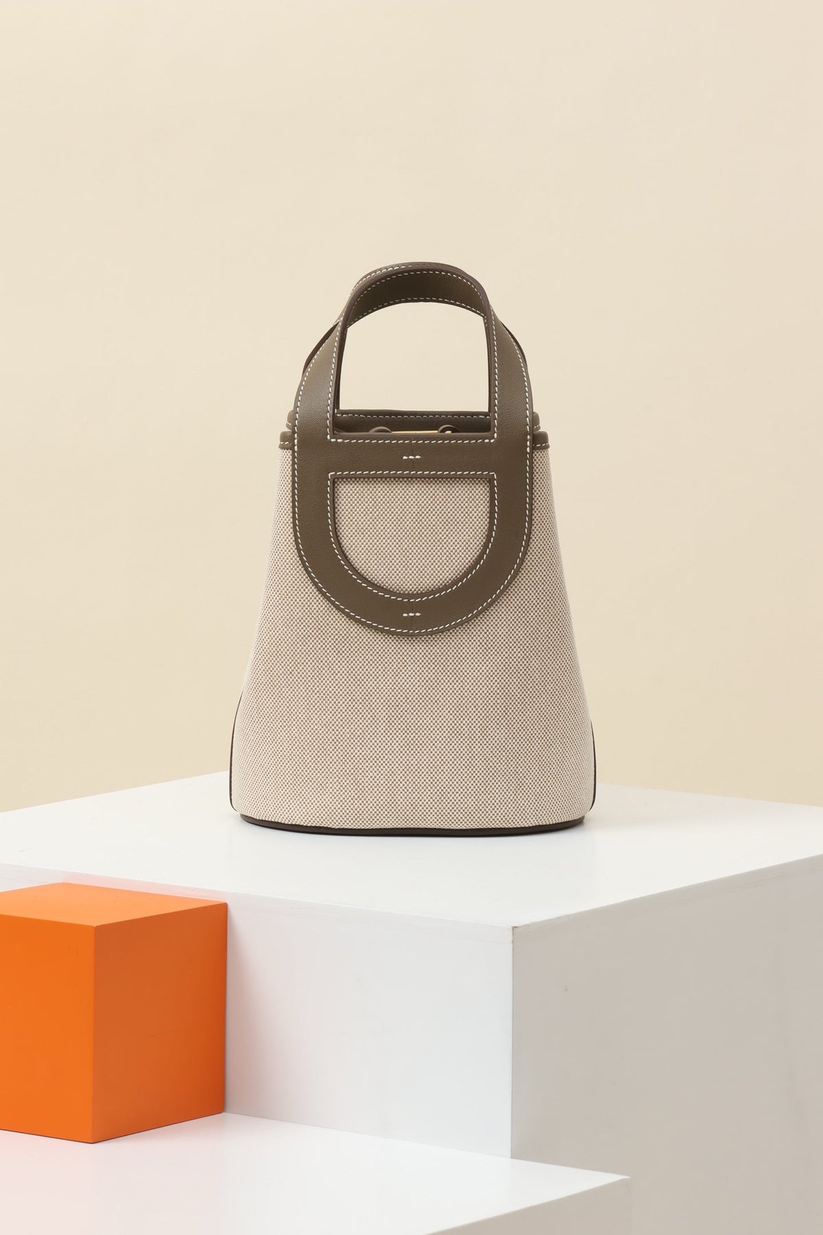 High-end Hermes 2026 In The Loop Bag 22cm Canvas Swift Calfskin