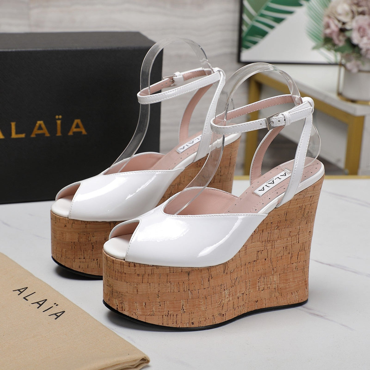 ALAIA WEDGE SANDAL IN WHITE GLOSSY CALFSKIN AND BEIGE RUBBER