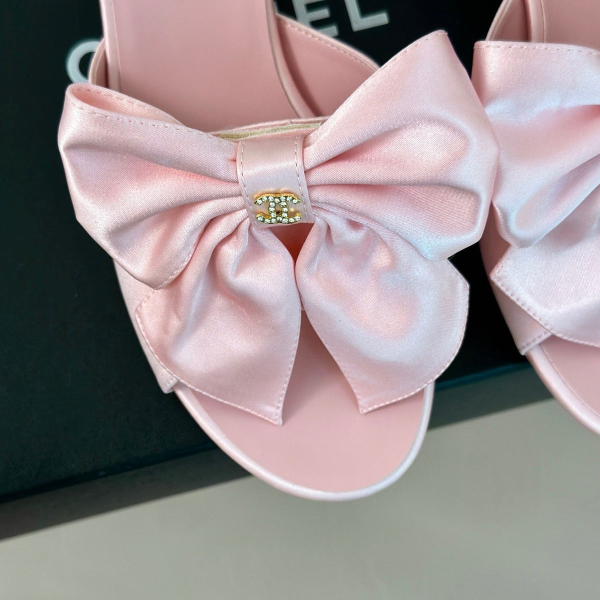 cc big bow sandal 60 pink lambskin