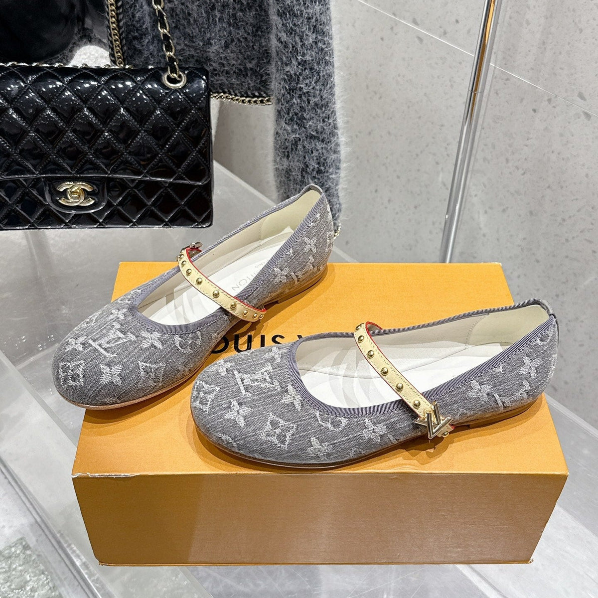 LV 26s Ballet Flats Gray White Denim 610836