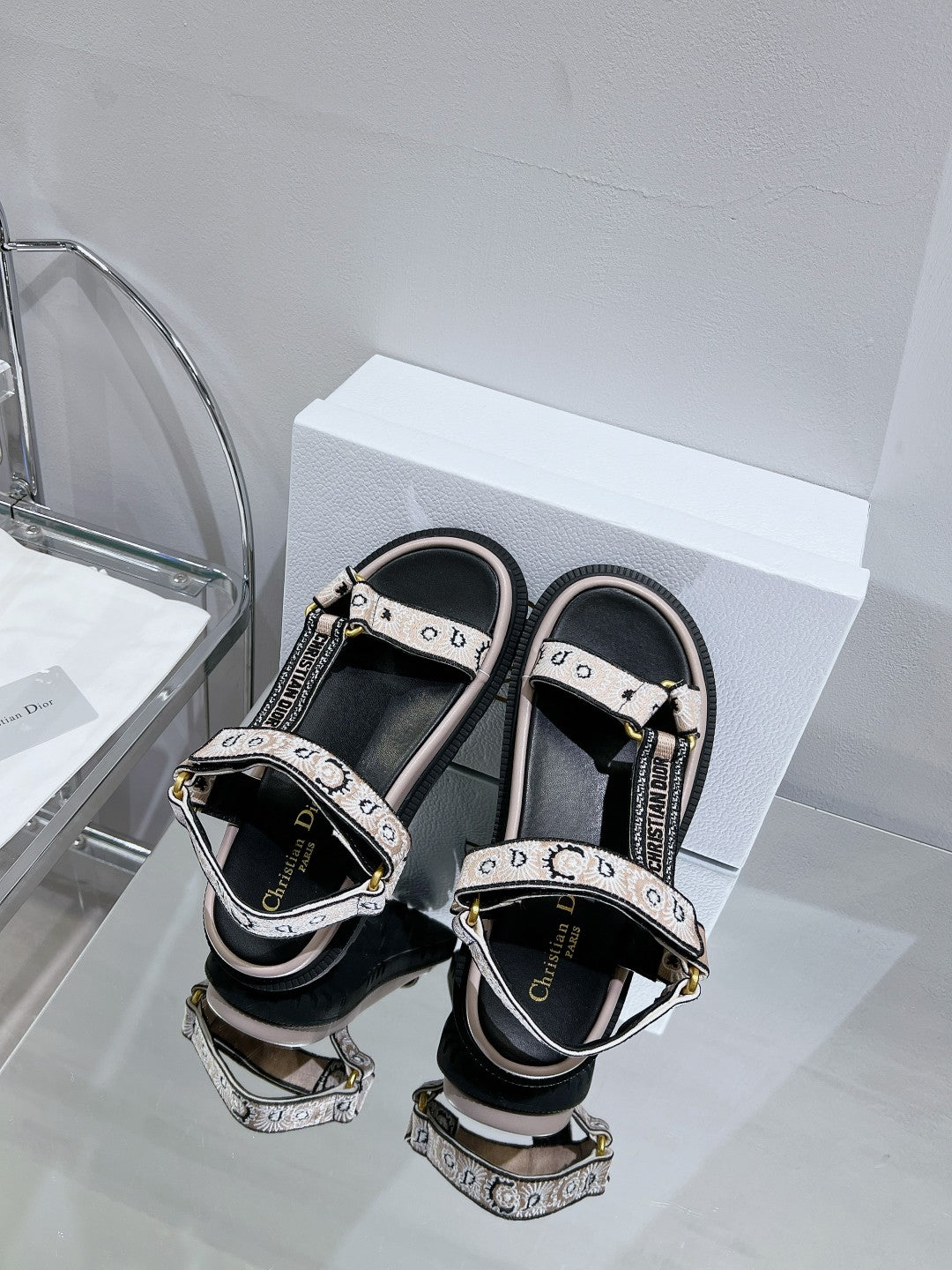 CD D-Wave Sandal In Light Pink Black Cowhide 100761