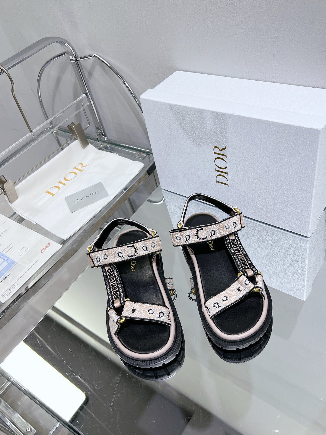 CD D-Wave Sandal In Light Pink Black Cowhide 100761