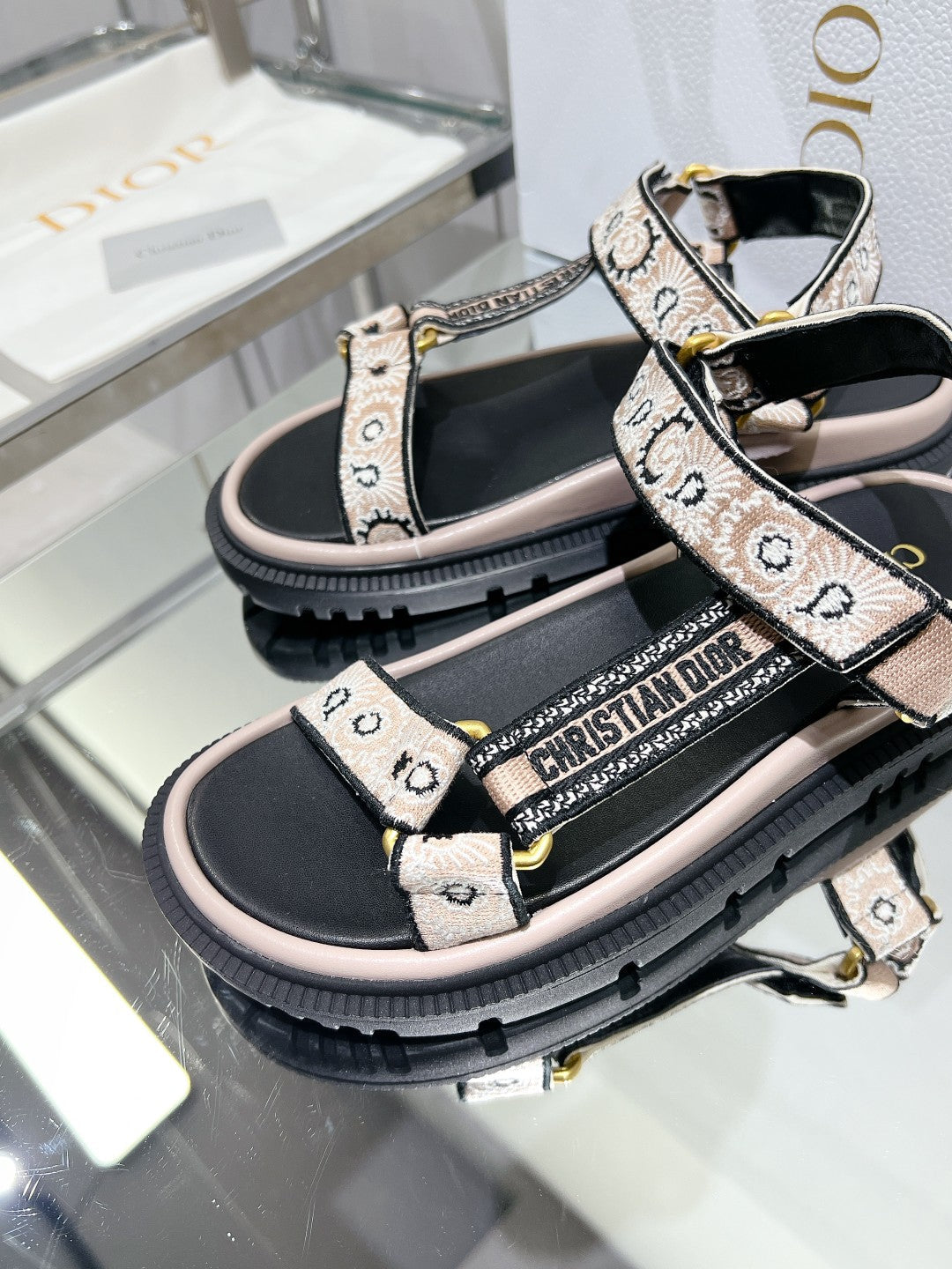 CD D-Wave Sandal In Light Pink Black Cowhide 100761