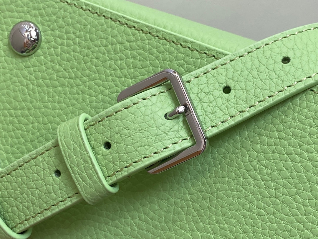 capucines mm 31.5 green taurillon leather turquoise silver hardware