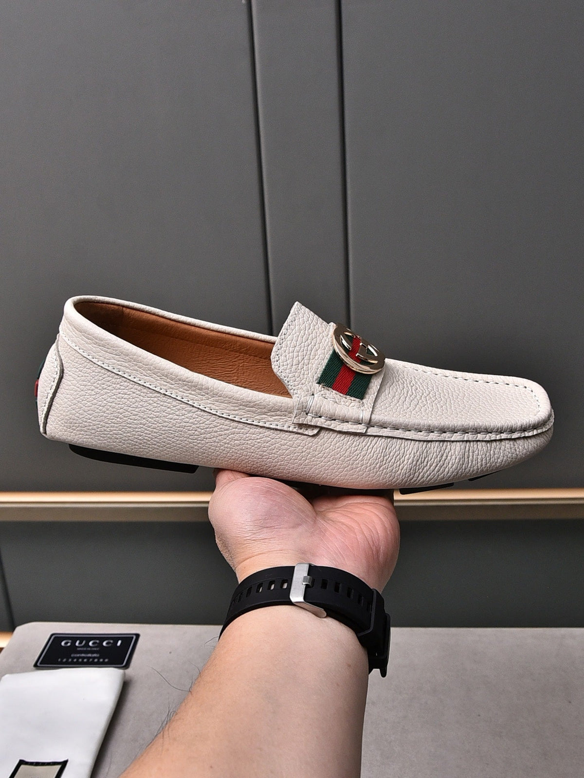GG Men's Interlocking GG Loafer White Cowhide 853335