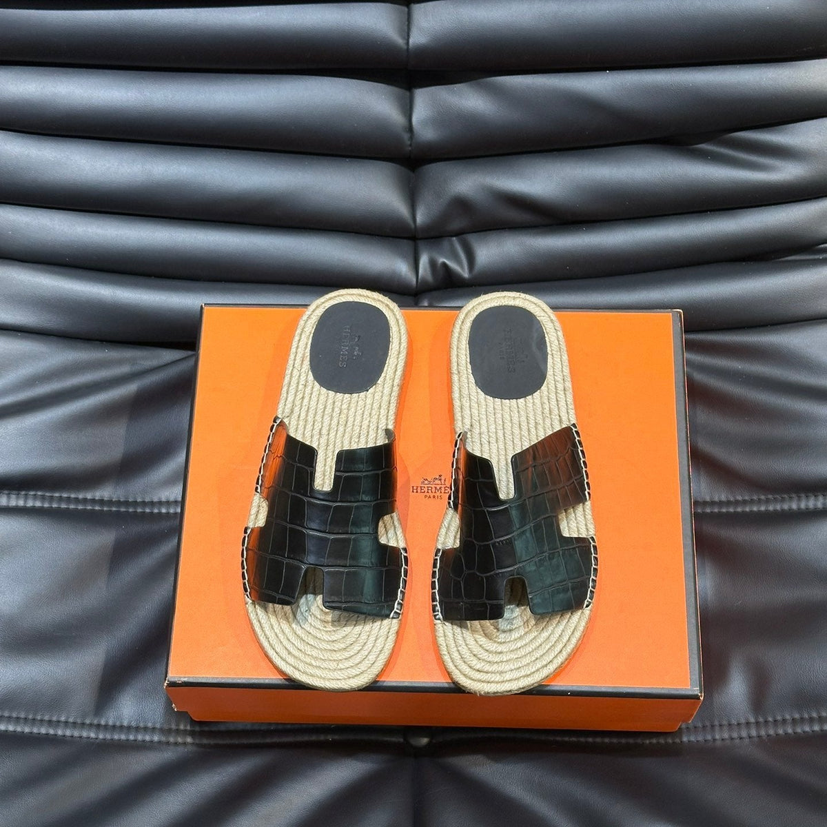 HM ANTIGUA ESPADRILLE SANDAL BLACK CALFSKIN WITH CROCODILE MOTIF