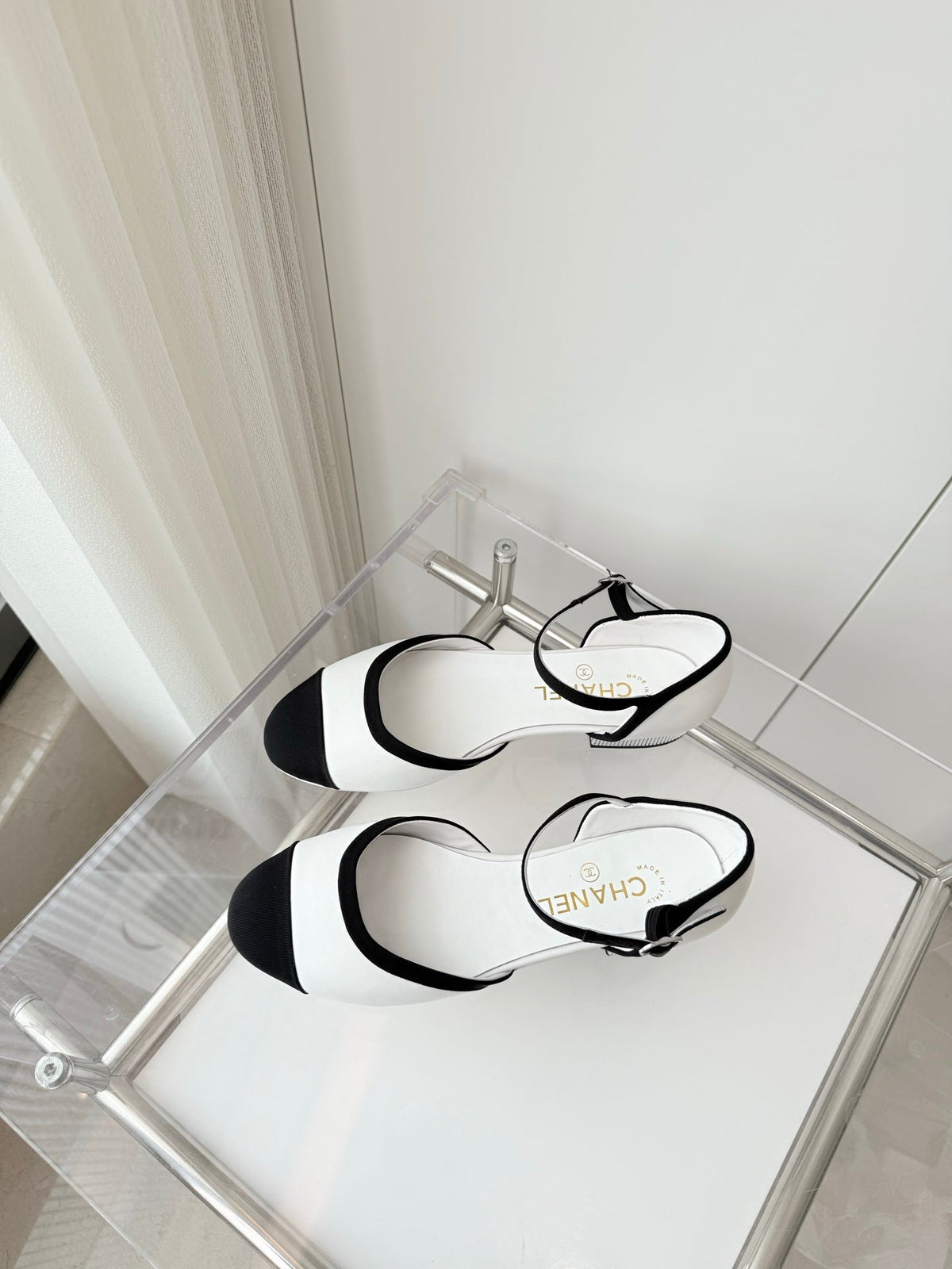 CC 25 Mary Jane White Sheepskin 238755