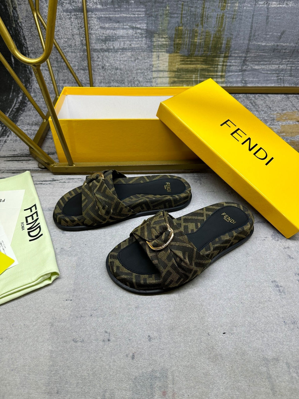 FF Feel 10 Olive Black FF jacquard Slide