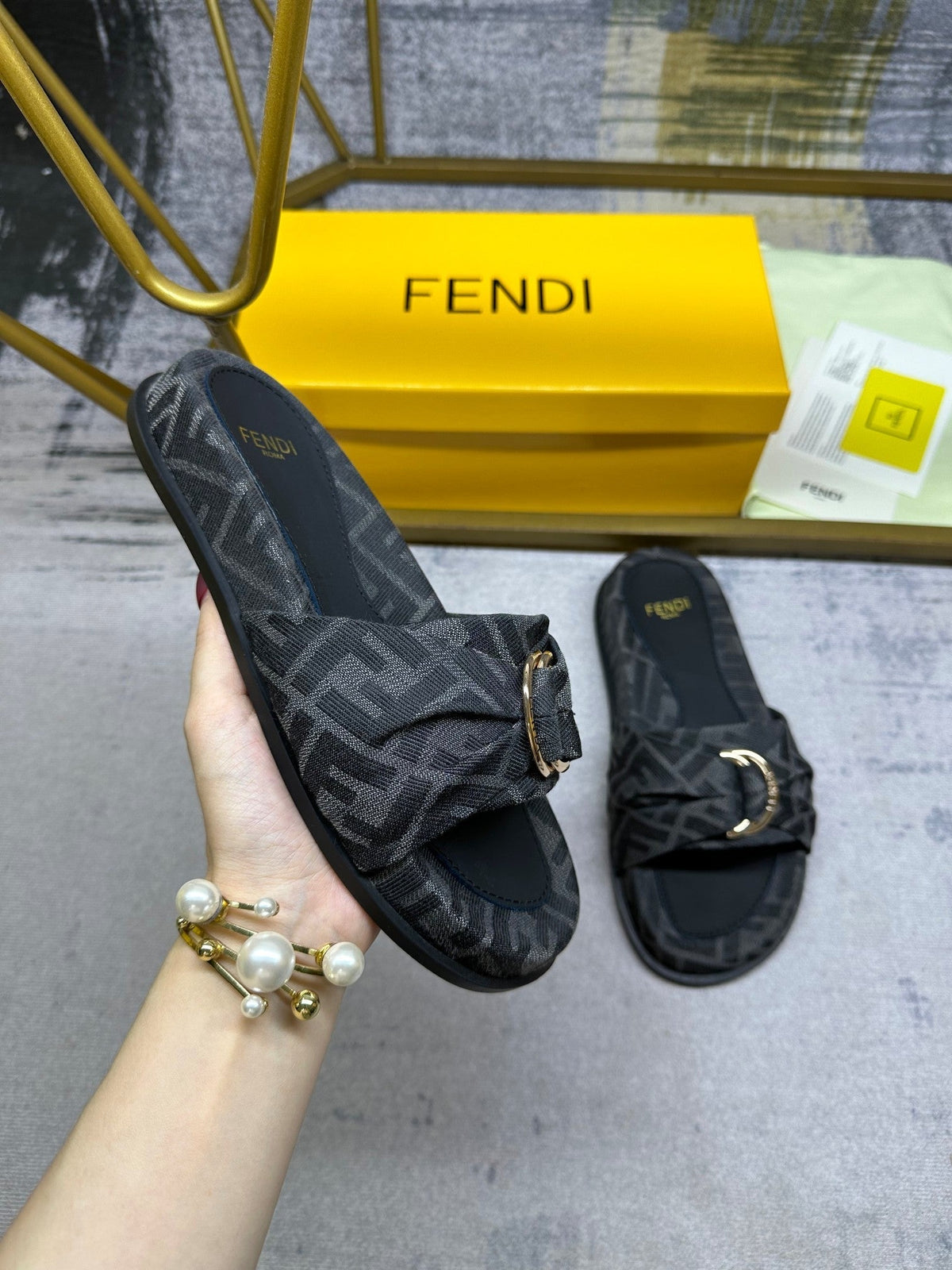 FF Feel 10 Black FF jacquard Slide