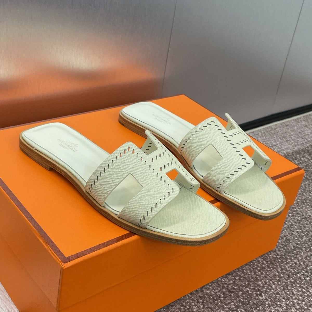 HM 25 Oran Sandal Cream Perforate Epsom Leather