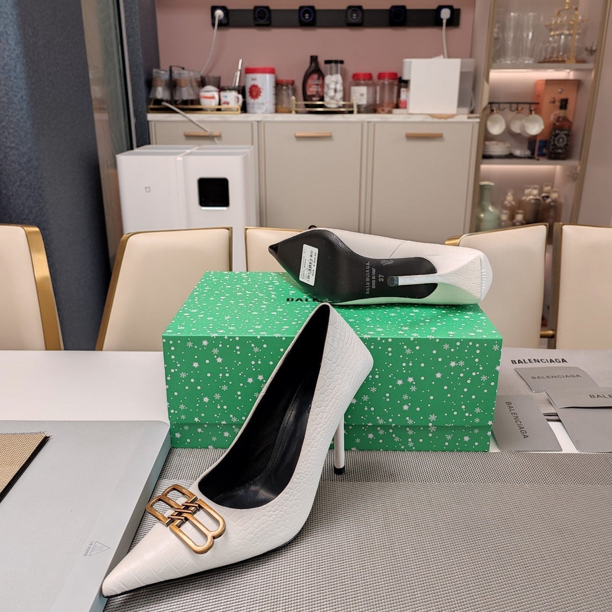 POINTED BB GOLD BUCKLE HIGH PUMPS IN WHITE CROCODILE PATTERN CALFSKIN