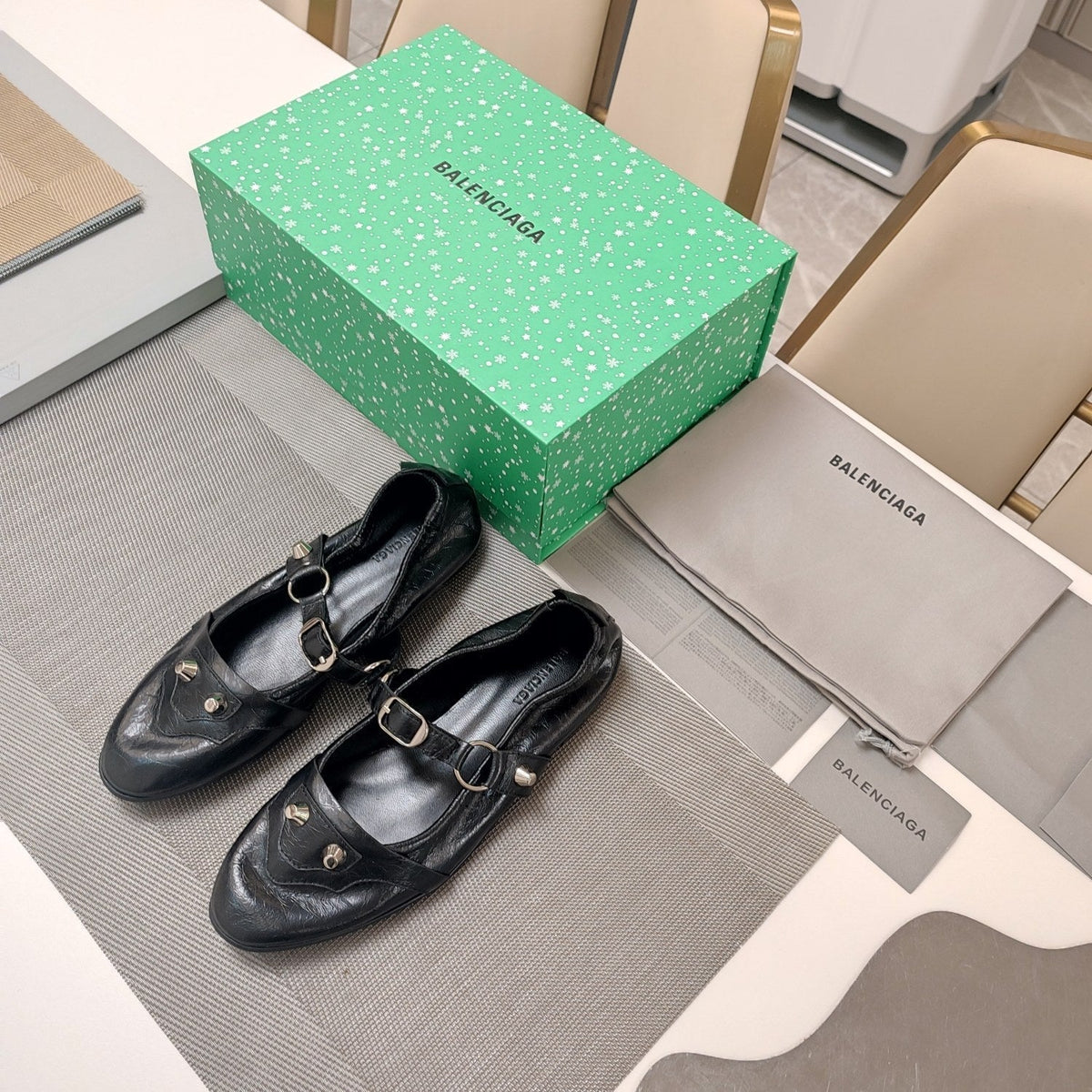 STUDDED MARY JANE FLATS IN BLACK SHINY LAMBSKIN