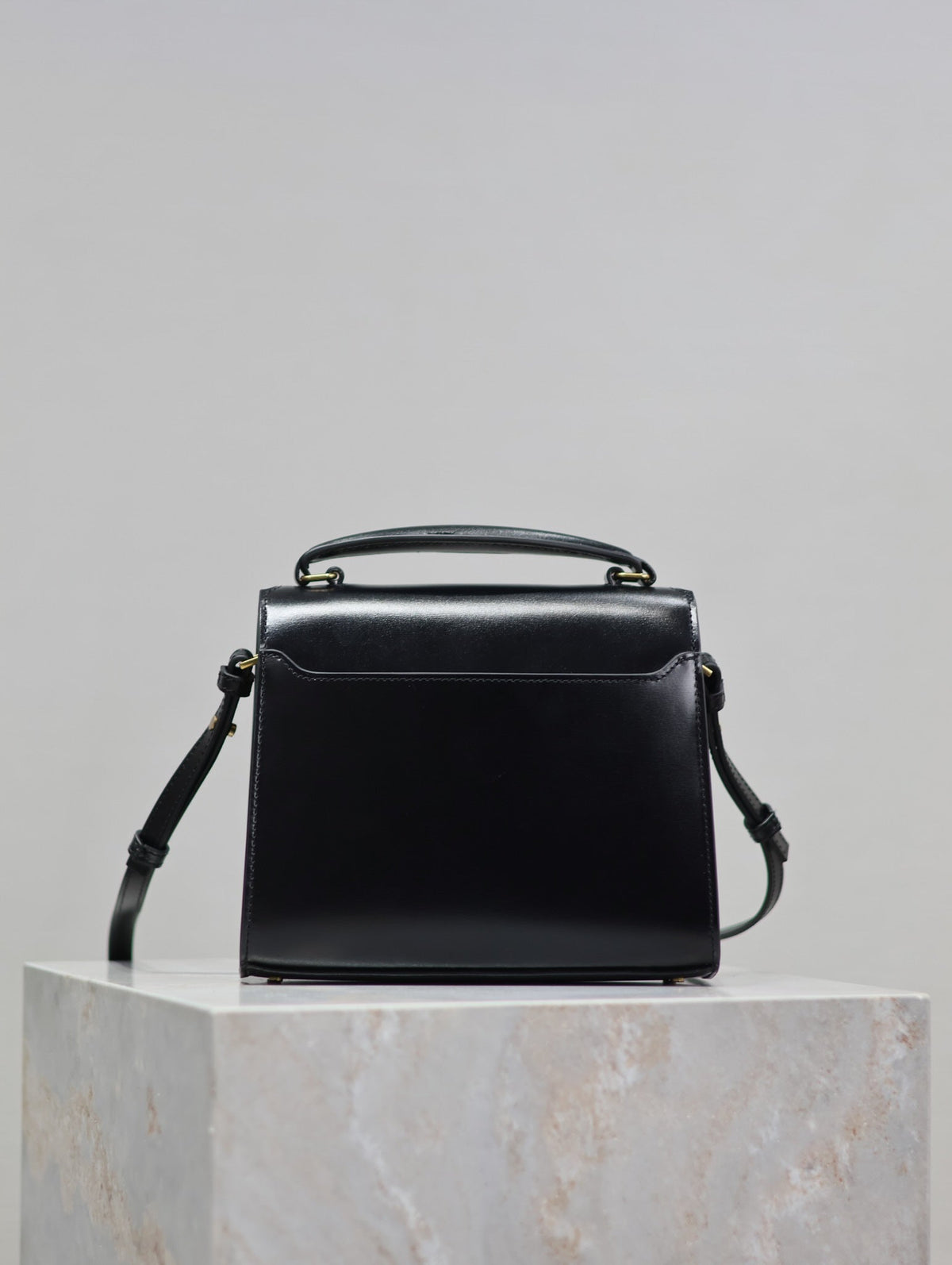 CASSANDRA MINI TOP HANDLE BAG 20 IN BLACK SMOOTH LAMBSKIN GOLD HARDWARE