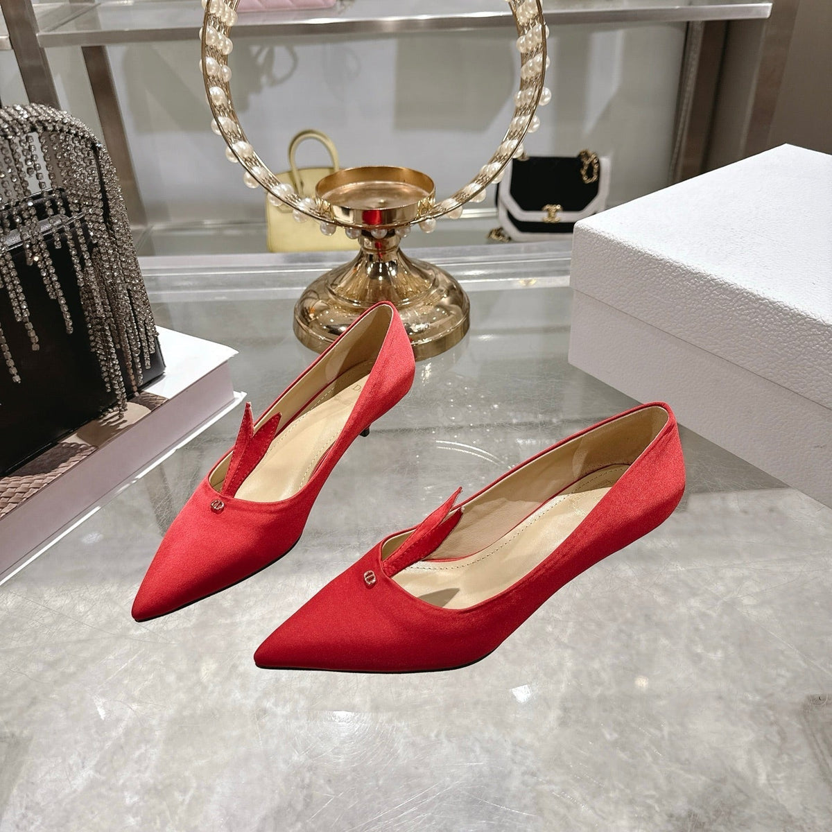 CD 26 Pump 35mm Red Silk Satin 592205