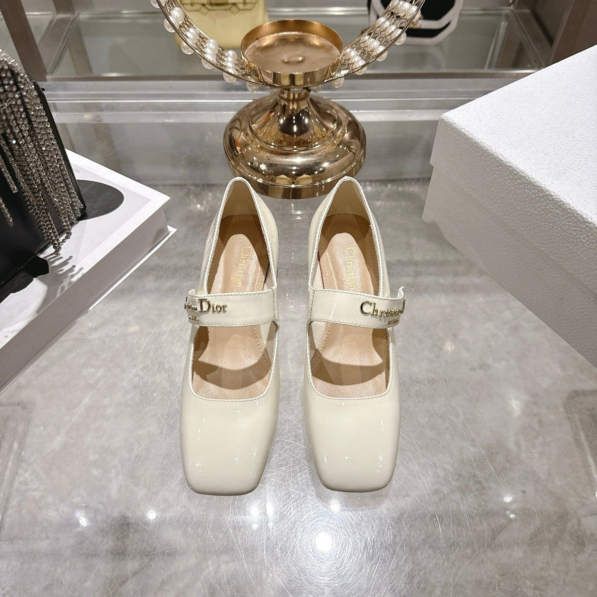 CD 26 Lolita High Heels 40 Ivory Patent Leather 592209