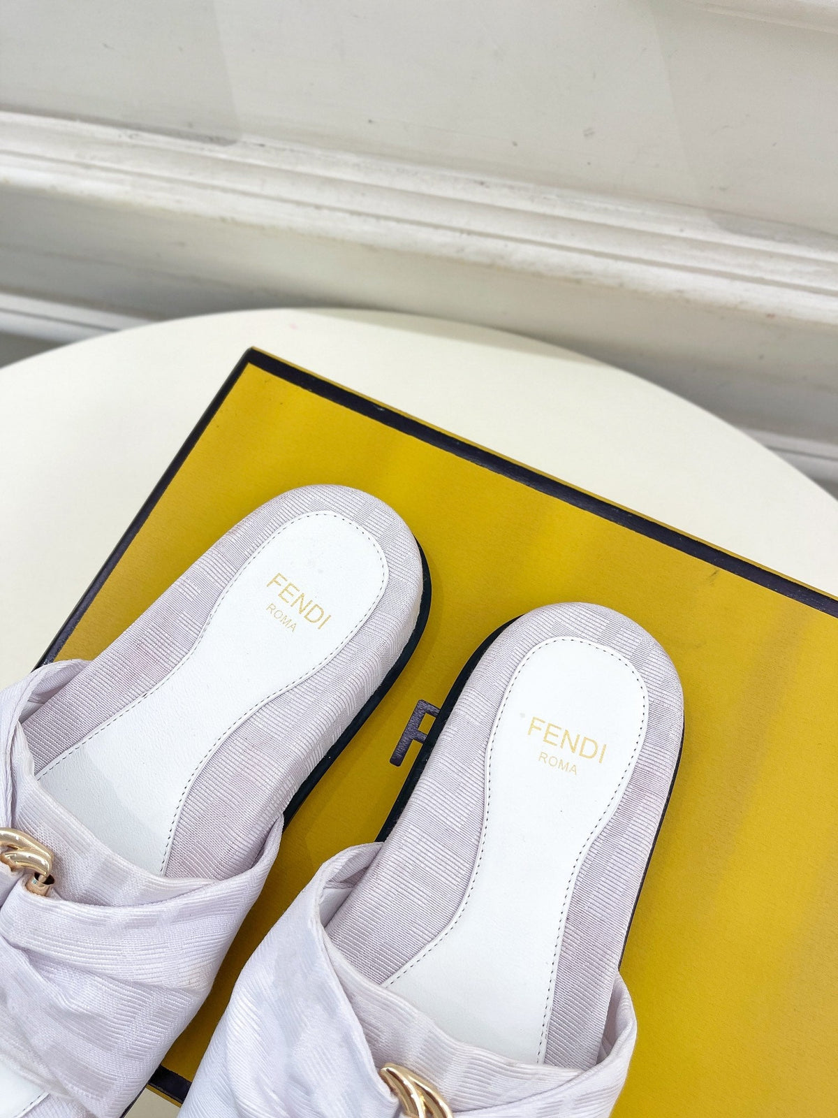 FENDI FLAT SLIPPER IN WHITE JACQUARD FABRIC WITH GOLD HARDWARE