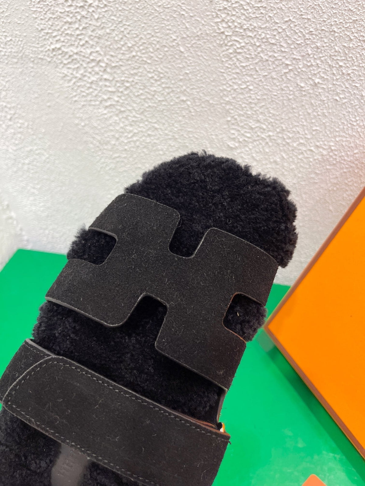 Chypre Sandal Black shearling insole Black Velvet leather lining